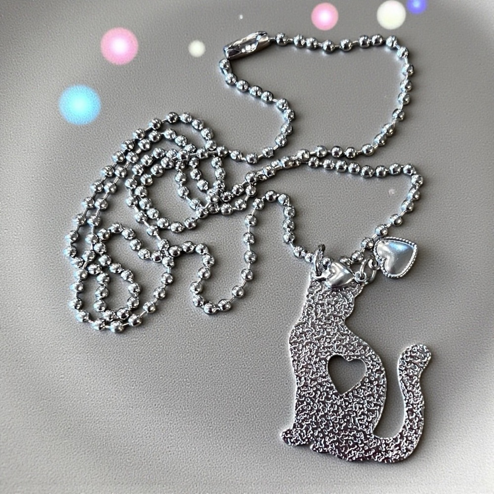 Beautiful Stainless Steel Silver Toned Cat and Heart Pendant Necklace - Picture 12 of 17